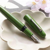 誠漆・鶯色 Fountain Pen - Wancher ワンチャー