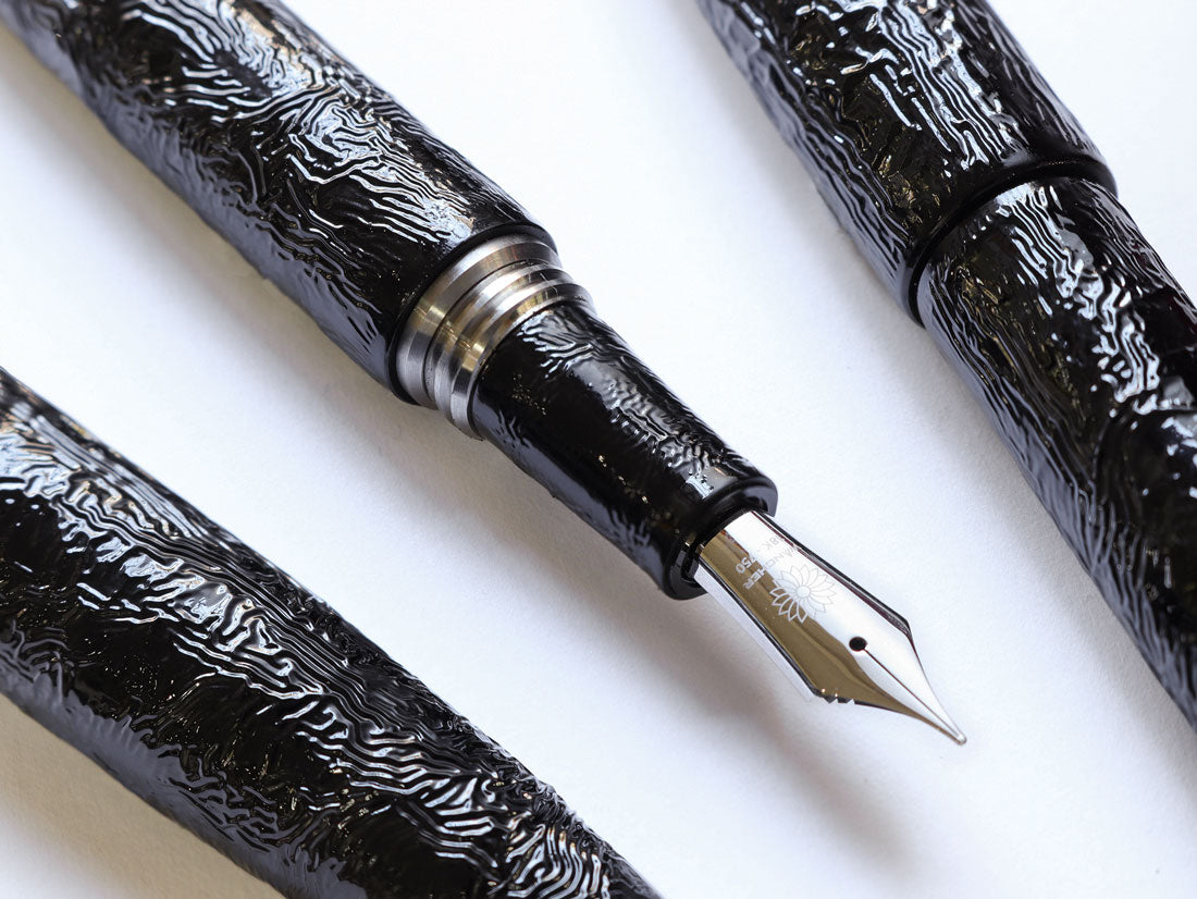 八雲塗 ちぢみ ・ 黒 Fountain Pen - Wancher ワンチャー