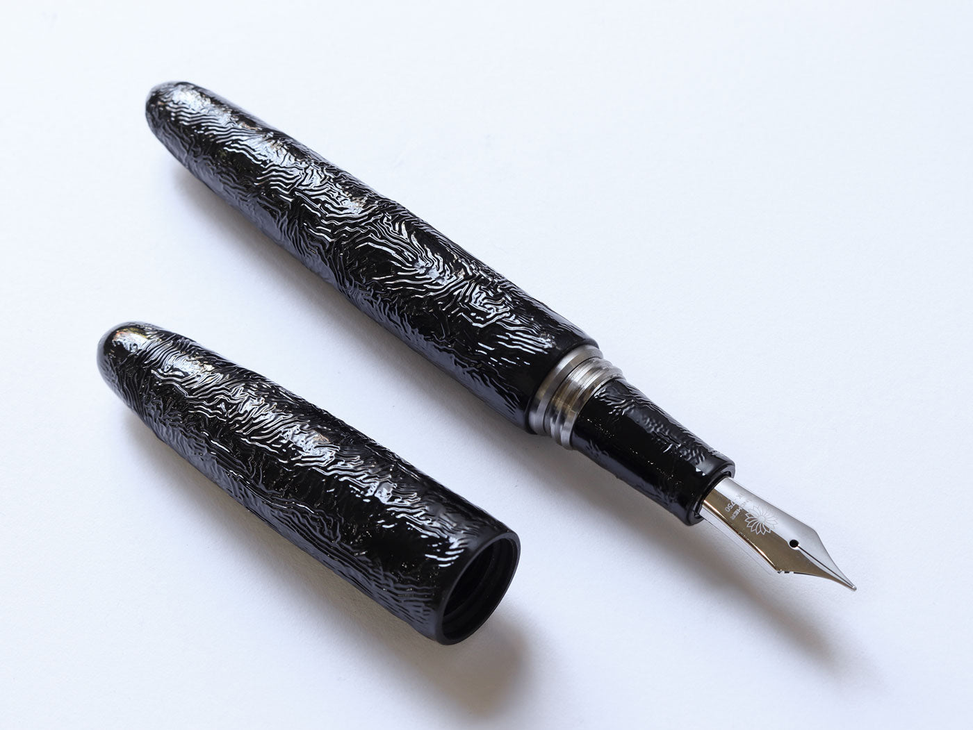 八雲塗 ちぢみ ・ 黒 Fountain Pen - Wancher ワンチャー