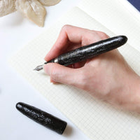 八雲塗 ちぢみ ・ 黒 Fountain Pen - Wancher ワンチャー