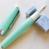 ジェードペン枕 1 Pen Pillow - Wancher ワンチャー