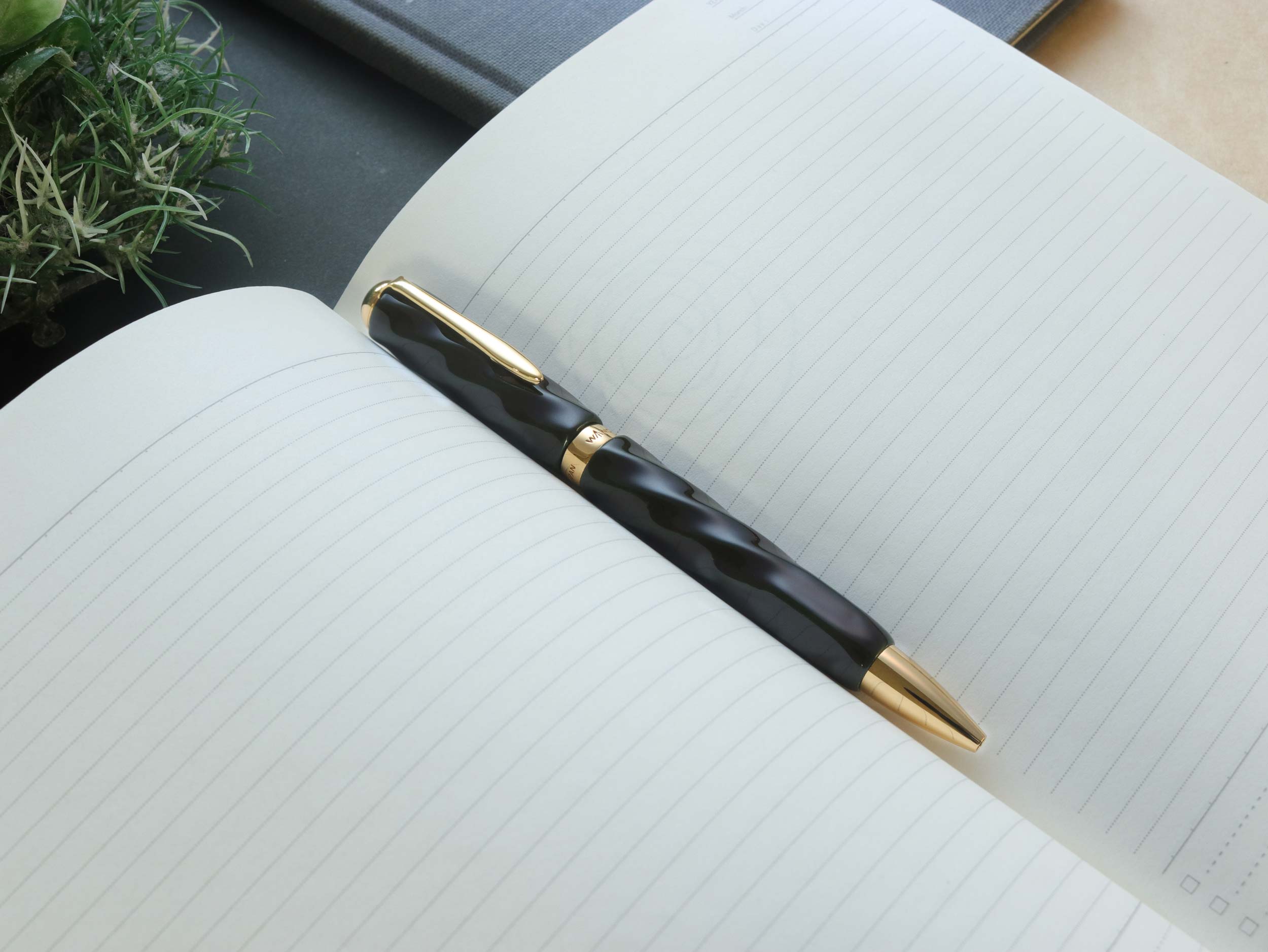 仁風ボールペン・玉虫塗・緑 Ballpoint Pen | ワンチャーペン Wancher