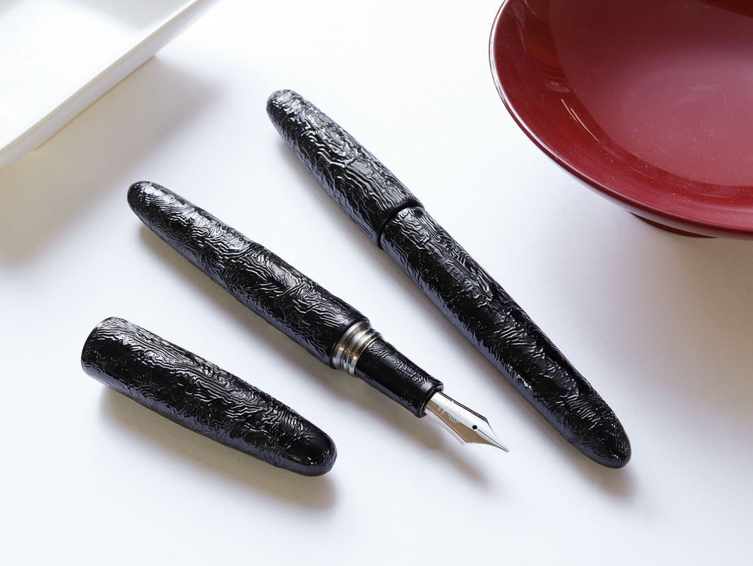 八雲塗 ちぢみ ・ 黒 Fountain Pen - Wancher ワンチャー