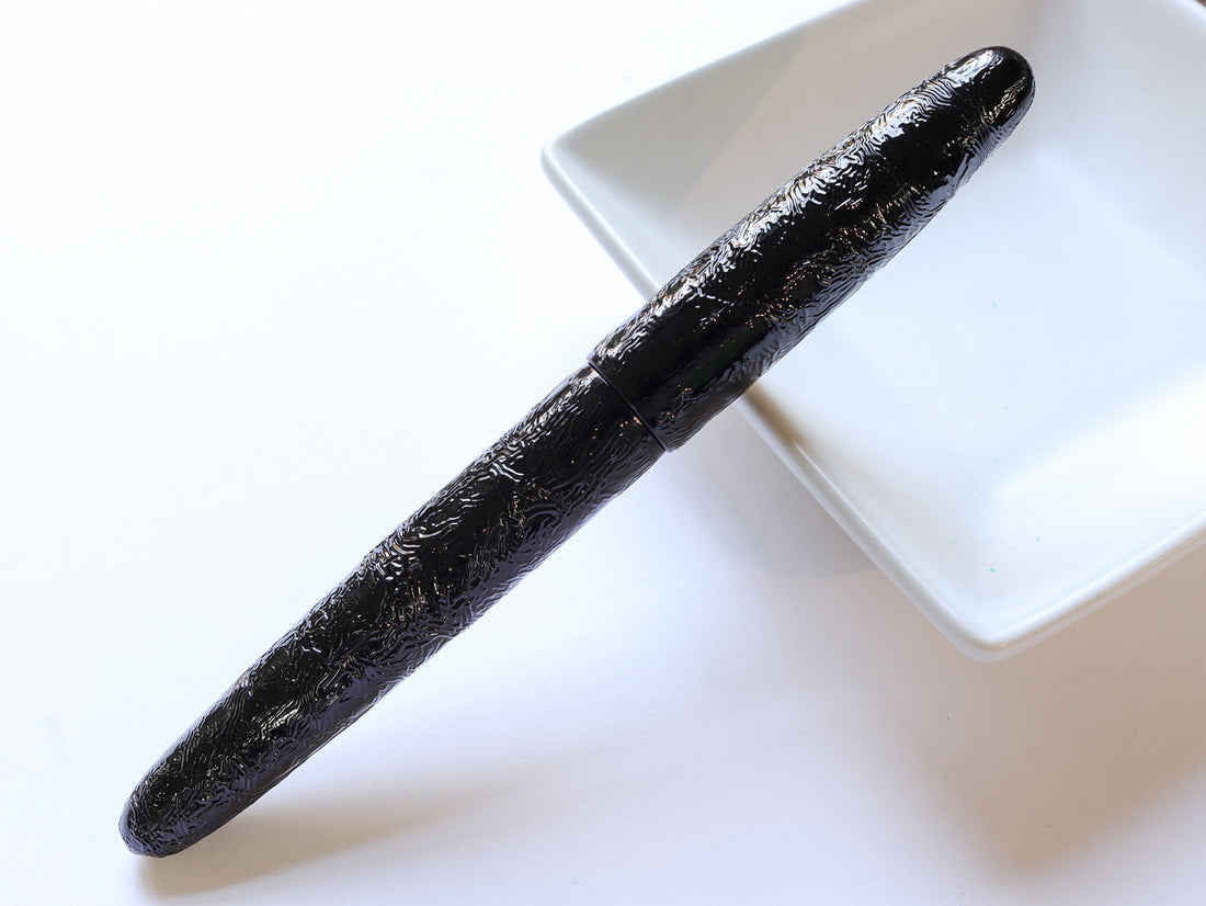 八雲塗 ちぢみ ・ 黒 Fountain Pen - Wancher ワンチャー