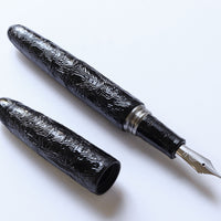 八雲塗 ちぢみ ・ 黒 Fountain Pen - Wancher ワンチャー