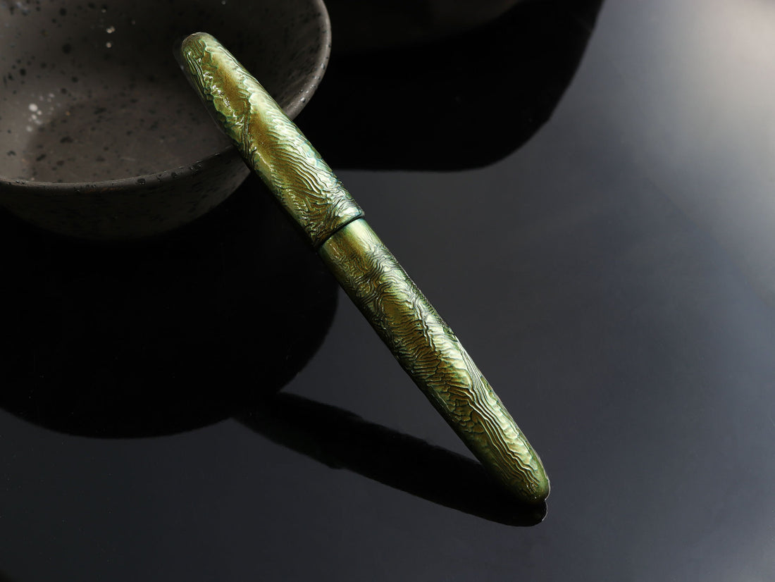 八雲塗 ちぢみ ・ あおだいしょう Fountain Pen - Wancher ワンチャー