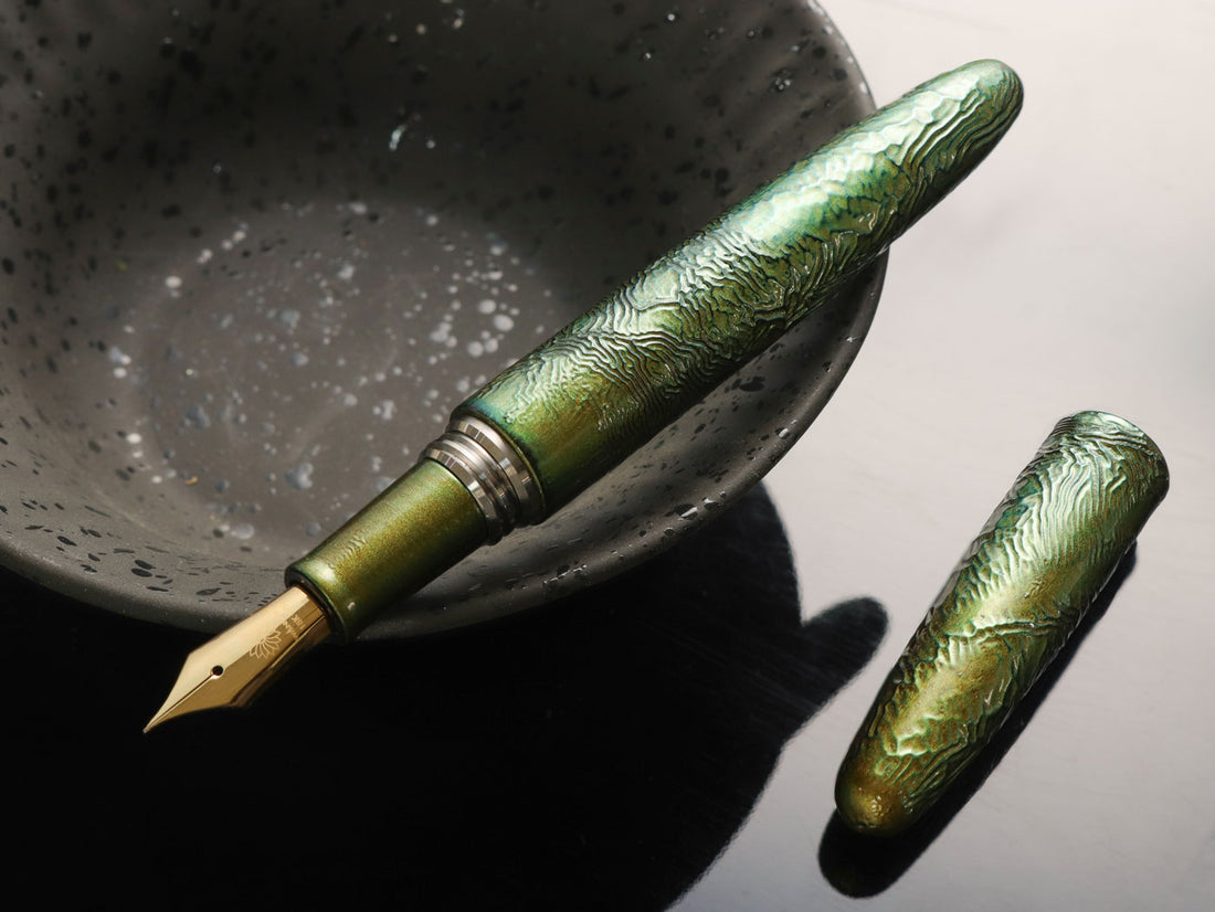 八雲塗 ちぢみ ・ あおだいしょう Fountain Pen - Wancher ワンチャー