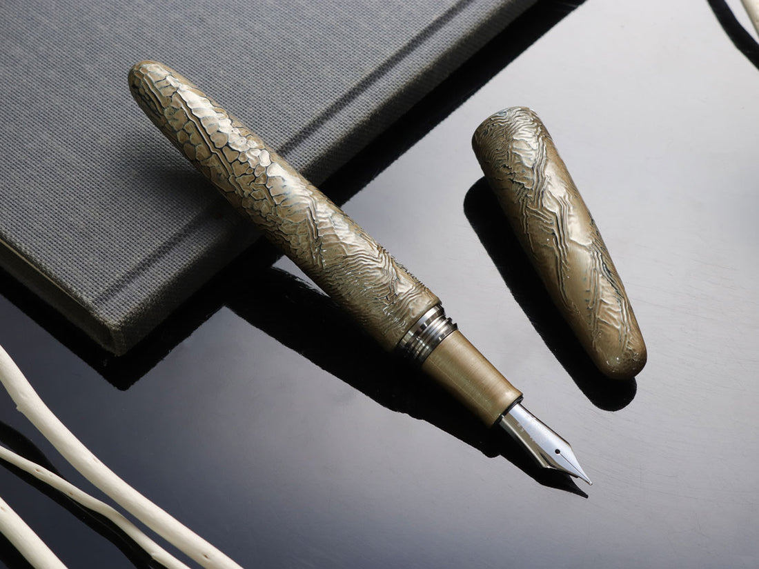 八雲塗 ちぢみ ・ しろへび Fountain Pen - Wancher ワンチャー