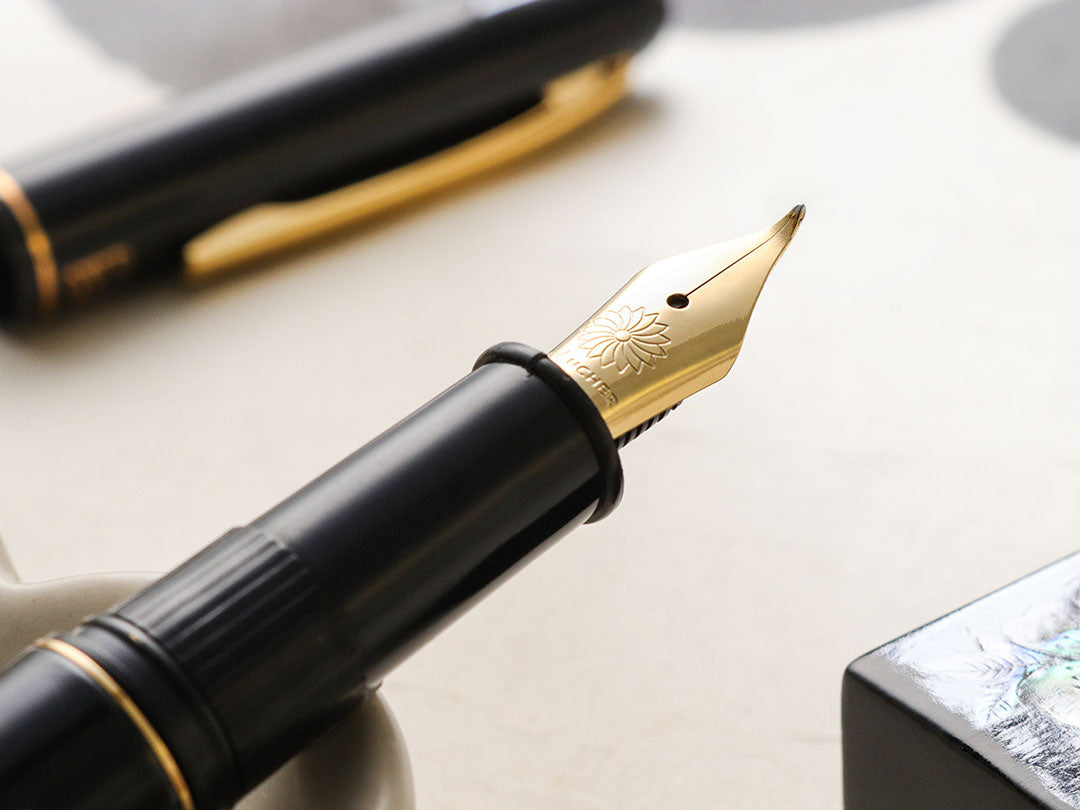 呉竹近代蒔絵万年筆 - 含綬鳥 Fountain Pen | ワンチャーペン Wancher