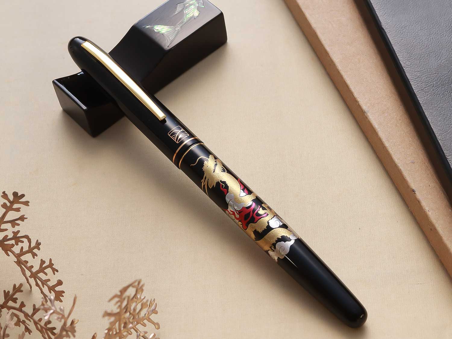 呉竹近代蒔絵万年筆- 龍と宝珠 Fountain Pen - Wancher ワンチャー