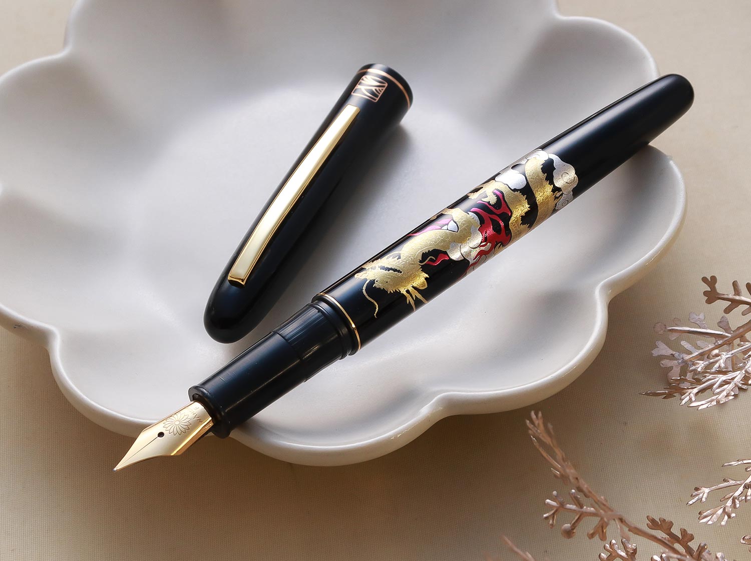 呉竹近代蒔絵万年筆- 龍と宝珠 Fountain Pen - Wancher ワンチャー