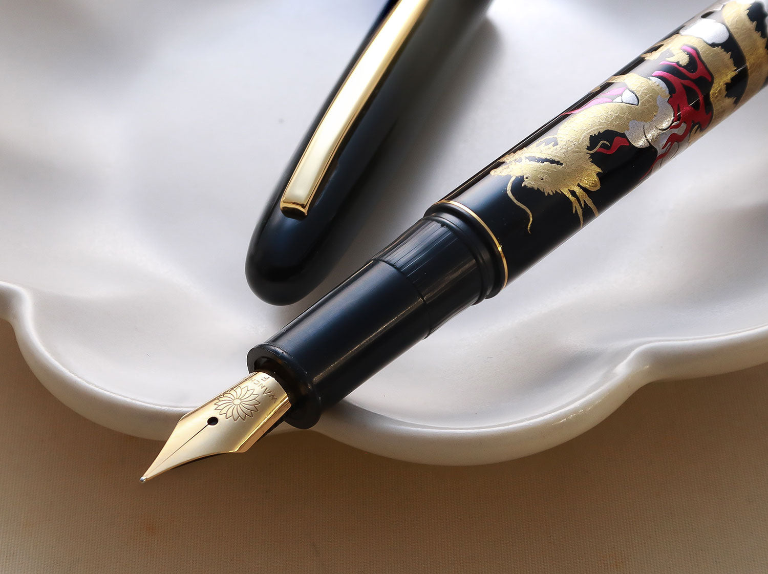 呉竹近代蒔絵万年筆- 龍と宝珠 Fountain Pen - Wancher ワンチャー