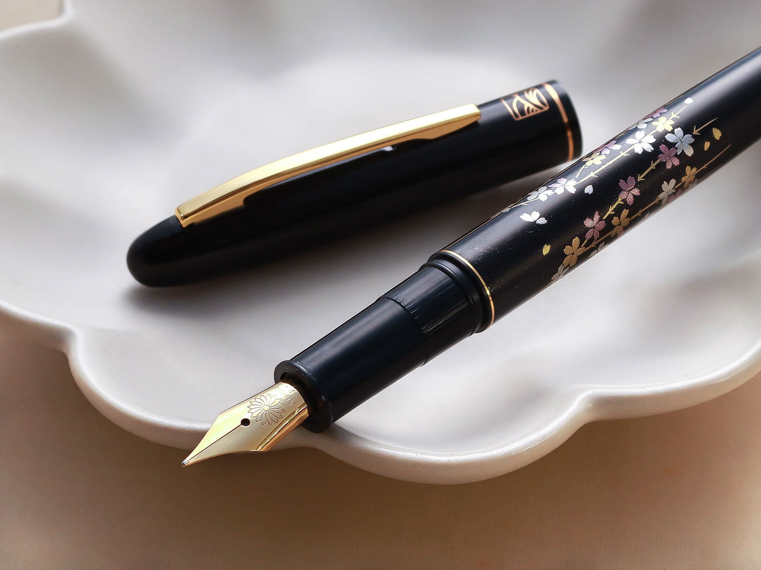 呉竹近代蒔絵万年筆 - 枝垂桜 Fountain Pen - Wancher ワンチャー